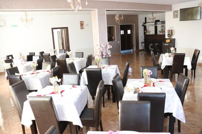 Pensiunea Maria Tania - Restaurant Mioveni Kültér fotó